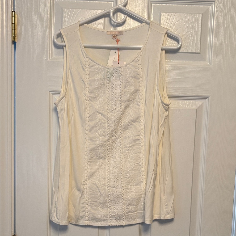 Skies Are Blue White Lace Front Knit Sleeveless Top - Picture 2 of 6